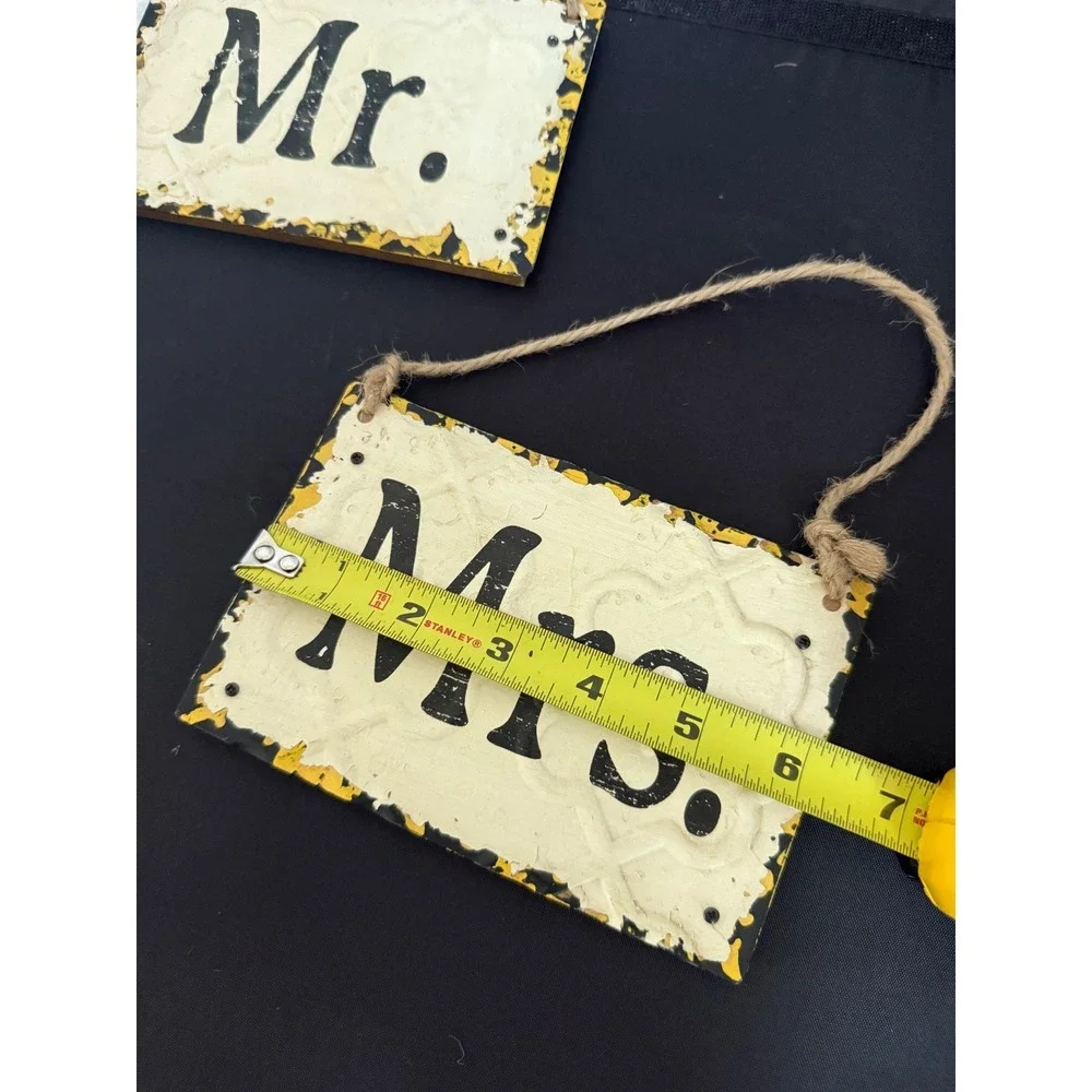 Mr & Mrs Metal Hanging bathroom Signs‎ Set Shabby Chic Rustic Wedding Photo Prop